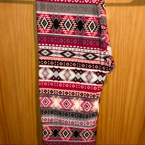 LuLaRoe Pants - NWT OS LLR Multicolor Aztec Printed Leggings LuLaRoe Pants - NWT OS LLR Multicolor Aztec Printed Leggings